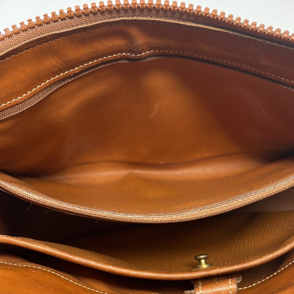 Vintage Dooney & Bourke Leather Crossbody🖤 - Picture 15 of 16